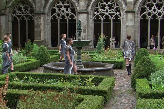 MA Design - Fashion, Ingrid Hulskamp in the Cathedral cloister garden