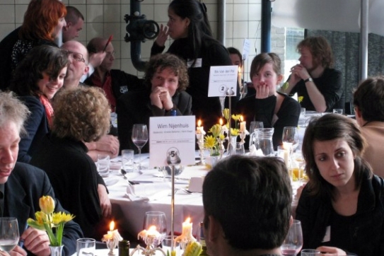 Students speaking with Bik Van der Pol